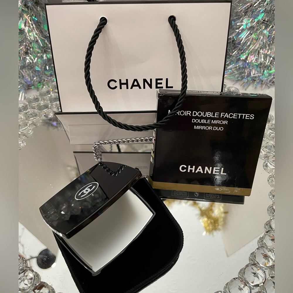 CHANEL Double Mirror Make up Compact
